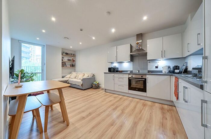 2 Bedroom Flat For Sale In Cherry Orchard Road, Croydon, London, CR0