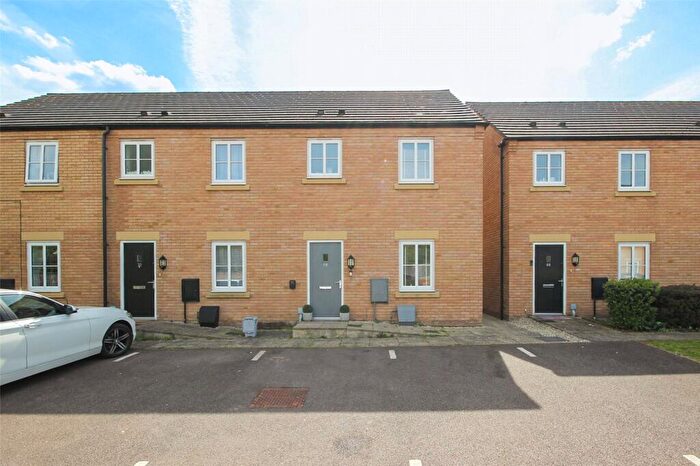 3 Bedroom End Of Terrace House For Sale In Turnpike Gardens, Bedford, Bedfordshire, MK42