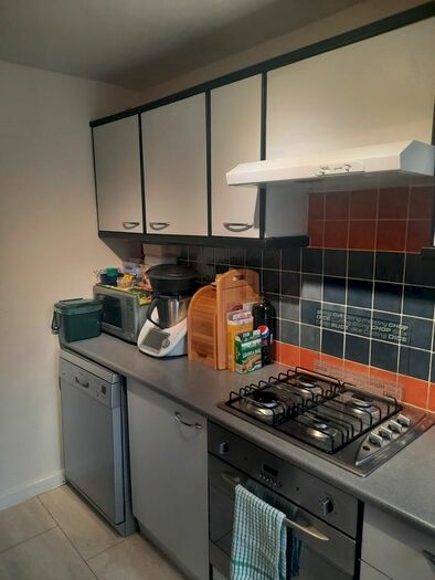 2 Bedroom Property To Rent In Westview Close, London, W7