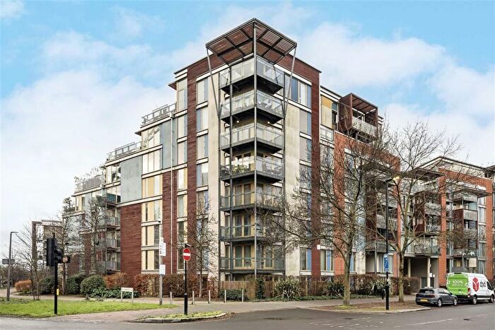 2 Bedroom Flat To Rent In West Parkside, London, SE10