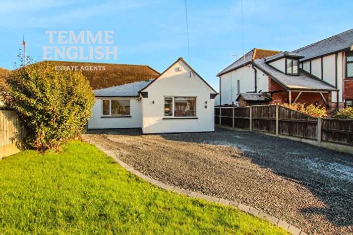 3 Bedroom Semi-Detached Bungalow For Sale In Swan Lane, Wickford, SS11