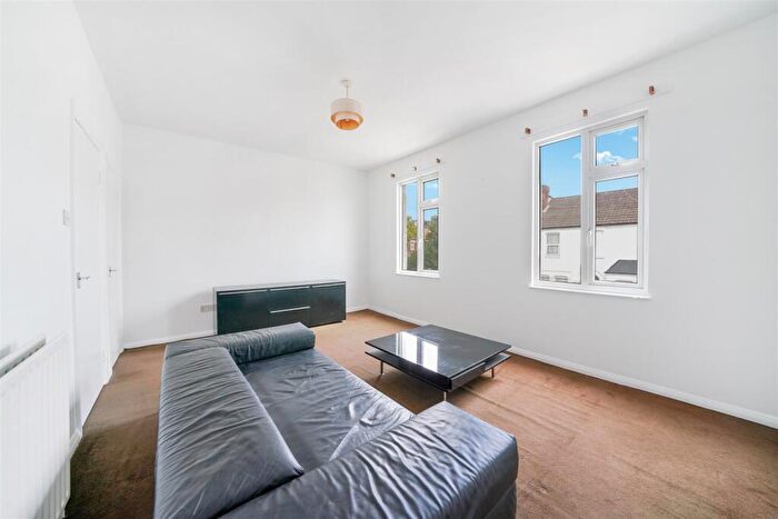 1 Bedroom Flat To Rent In Holberton Gardens, College Park, London, NW10