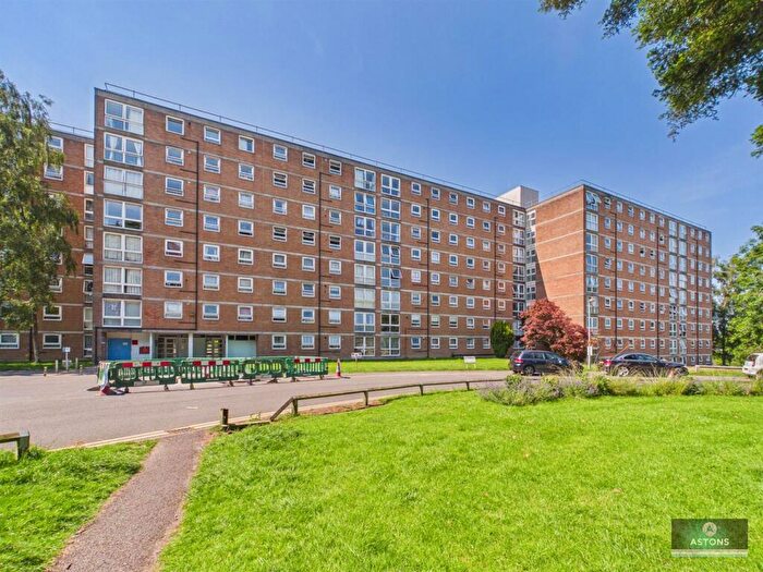 2 Bedroom Flat For Sale In Milton Mount, Pound Hill, RH10