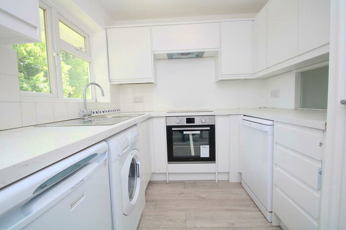 2 Bedroom Flat To Rent In Pampisford Road, South Croydon, CR2