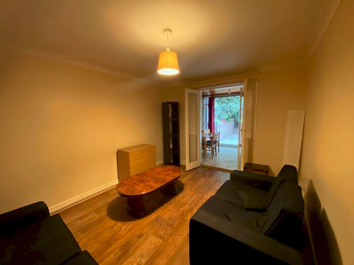 1 Bedroom Flat To Rent In Bamborough Gardens, London, W12