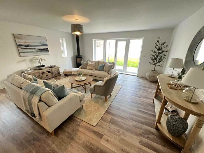 3 Bedroom End Of Terrace House For Sale In Barnston, Wirral, CH61