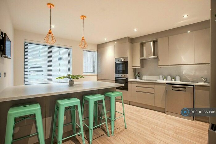 6 Bedroom Flat To Rent In Anglo Works, Sheffield, S1