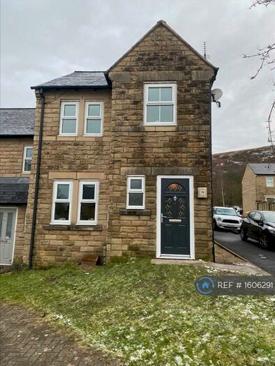 3 Bedroom Semi-Detached House To Rent In Calico Crescent, Carrbrook, Stalybridge, SK15
