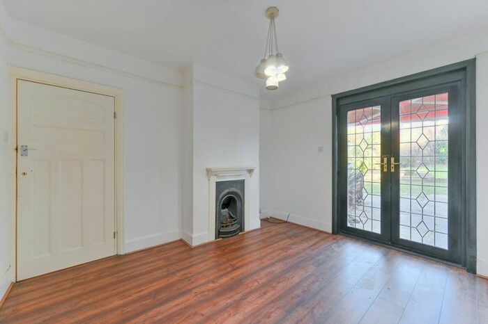 3 Bedroom Detached House To Rent In Cotswold Road, Belmont, Sutton, SM2