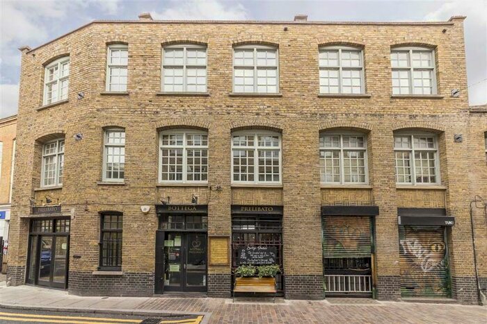 Studio To Rent In Chapel Place, London, EC2A