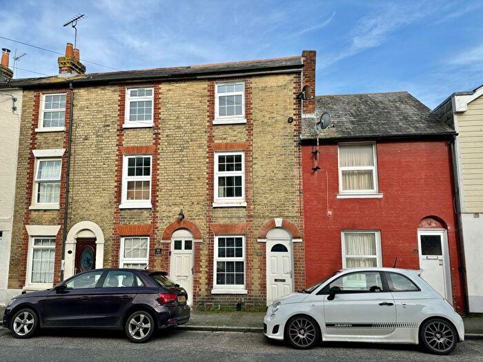 3 Bedroom House To Rent In York Street, Cowes, PO31