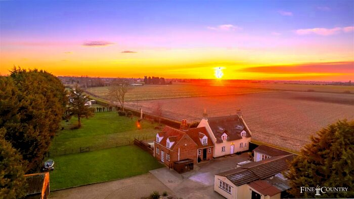 4 Bedroom Detached House For Sale In Pinchbeck, PE11