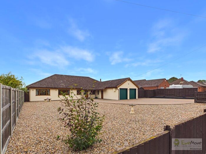 4 Bedroom Detached Bungalow For Sale In Mildenhall Road, Barton Mills, IP28
