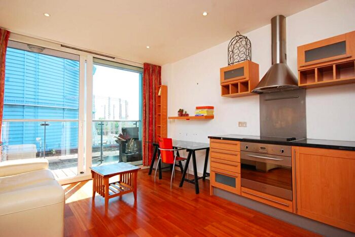 1 Bedroom Flat To Rent In Queenstown Road, Battersea, London, SW11
