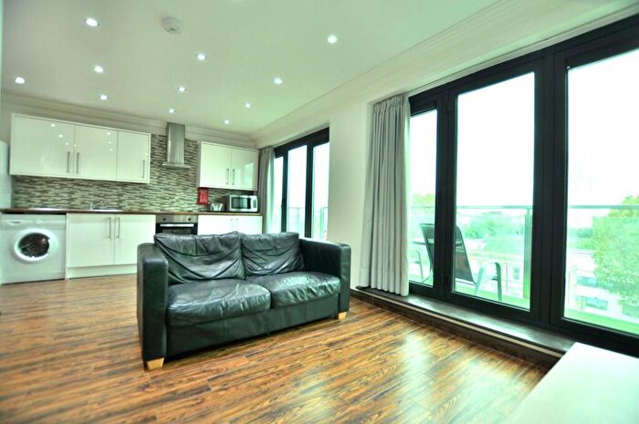 1 Bedroom Apartment To Rent In Commercial Road, London, E1