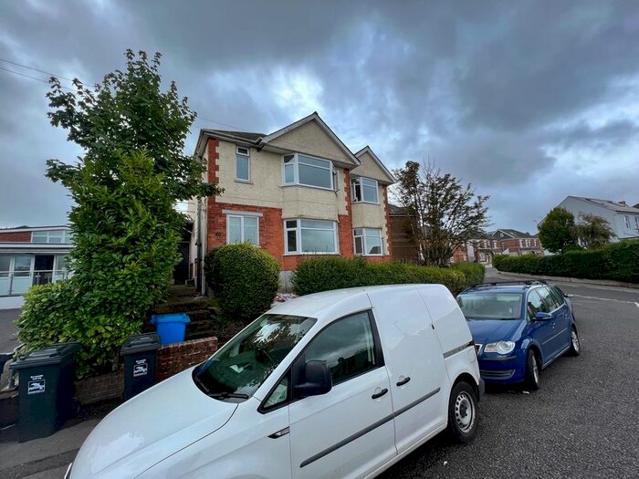 2 Bedroom Flat To Rent In Douglas Road, Poole, BH12