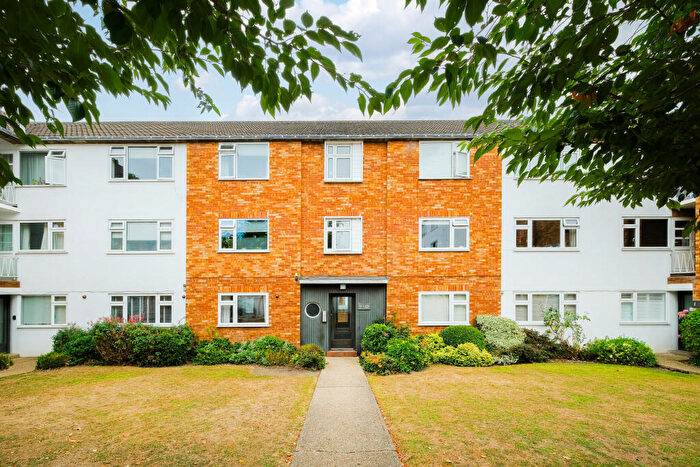 2 Bedroom Flat To Rent In Hadleigh Lodge, Snakes Lane West, Woodford Green, Redbridge, IG8