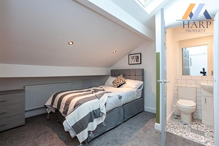 7 Bedroom House Of Multiple Occupation To Rent In Tottington Road, Bury, BL8