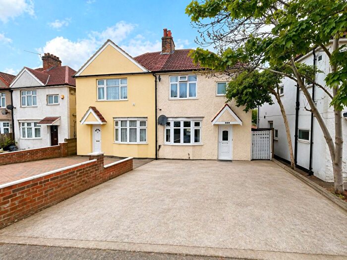 3 Bedroom Terraced House To Rent In Kingsley Road, Hounslow, Greater London, TW3