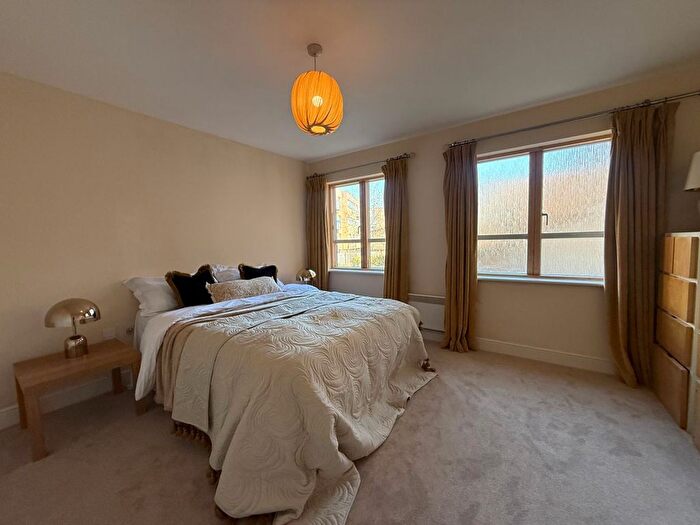 2 Bedroom Flat To Rent In Sovereign Place, Harrow, HA1