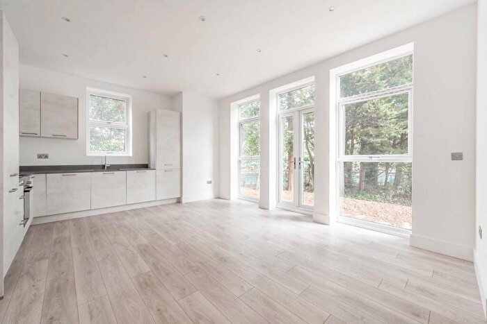 3 Bedroom Flat For Sale In West End Lane, Pinner, HA5