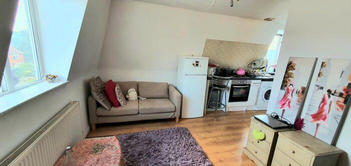 1 Bedroom Flat To Rent In Dollis Road, London, NW7