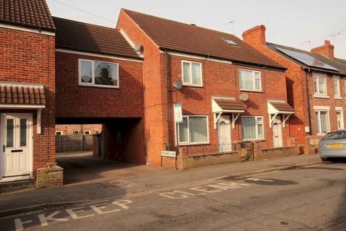 3 Bedroom Semi-Detached House To Rent In Kitchener Close, Selby, YO8