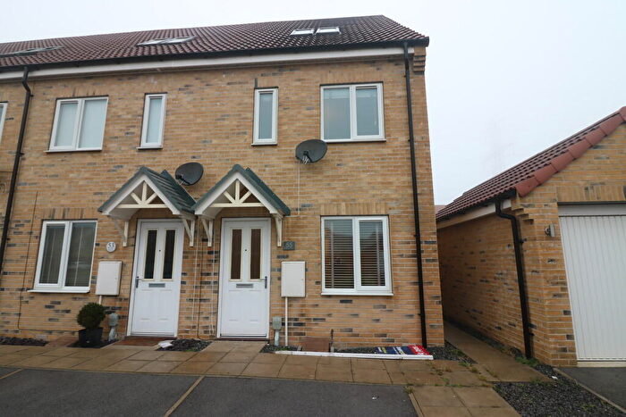 3 Bedroom End Of Terrace House To Rent In Chartwell Gardens, Kingswood, Hull, HU7