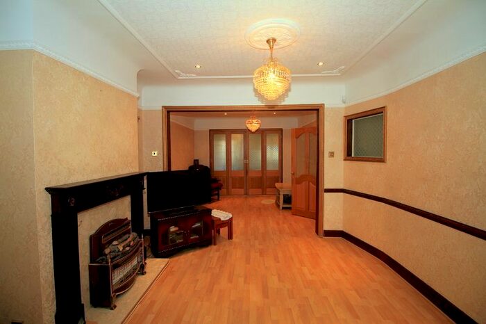 4 Bedroom Semi-Detached House To Rent In Pembroke Avenue, Harrow, HA3
