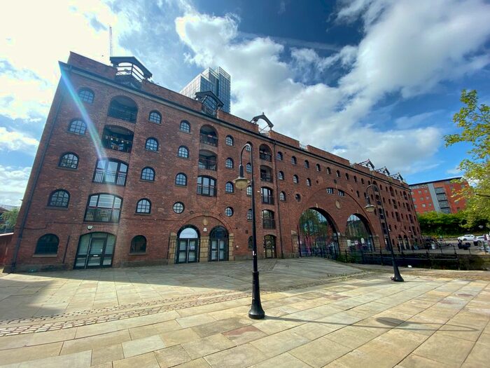 2 Bedroom Flat To Rent In Middle Warehouse, Castle Quay, Manchester, M15