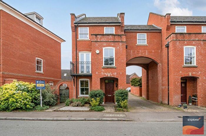 4 Bedroom Link Detached House For Sale In Rockbourne Road, Sherfield-On-Loddon, RG27