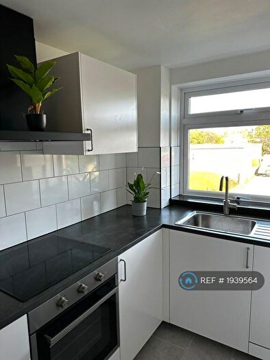 2 Bedroom Flat To Rent In Laurel Court, London, SE25