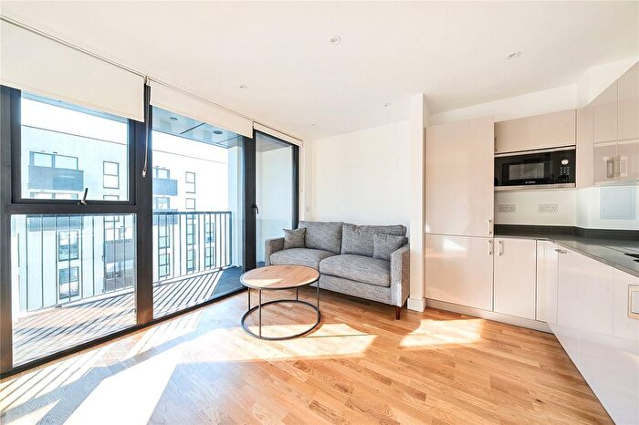 1 Bedroom Flat To Rent In Burgess Springs, Chelmsford, CM1