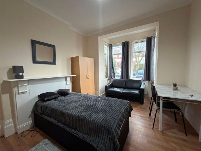 Studio To Rent In Seymour Road, London, N8