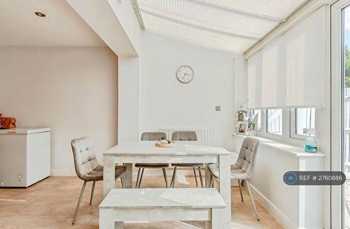 4 Bedroom End Of Terrace House To Rent In Gumbrell Mews, Redhill, RH1