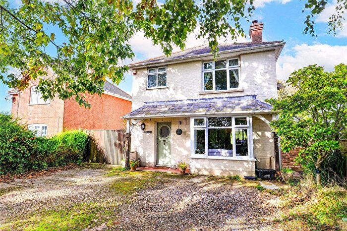 3 Bedroom Detached House For Sale In Ashley Lane, Hordle, SO41