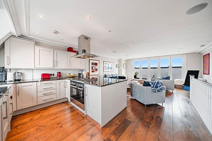 2 Bedroom Flat To Rent In Fulham Road, Parsons Green, London, SW6