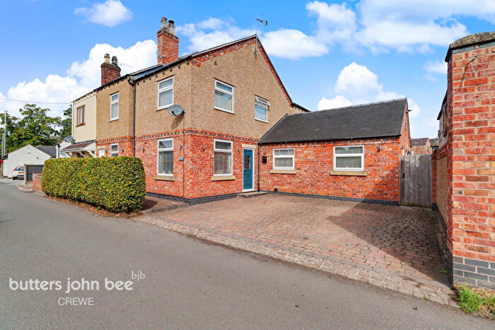 3 Bedroom Semi-Detached House For Sale In Fields Road, Crewe, CW1