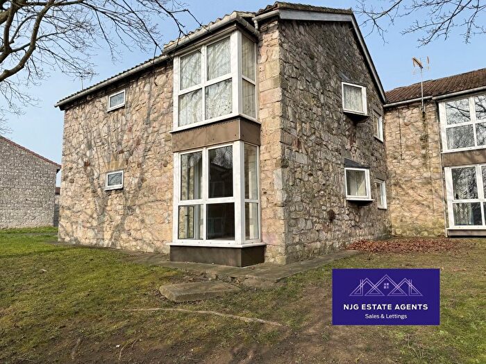 2 Bedroom Flat For Sale In Roman Close, Tadcaster, LS24