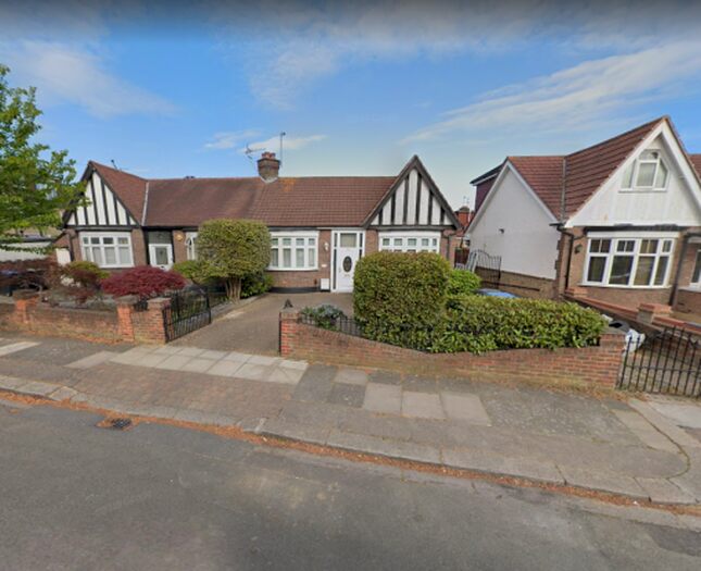 2 Bedroom Bungalow To Rent In The Brackens, Enfield, EN1