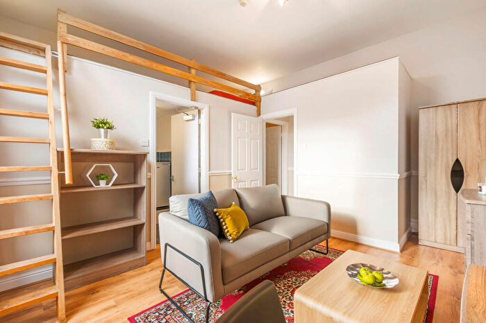 1 Bedroom Flat To Rent In Victoria Terrace, Leeds, LS3