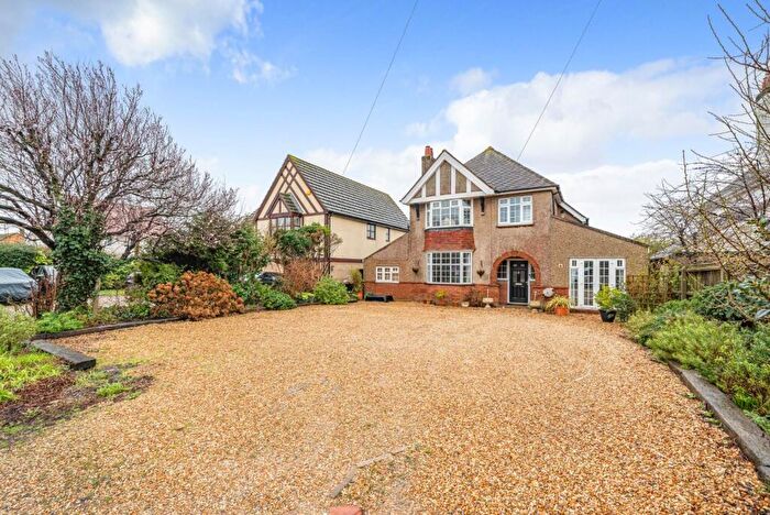 4 Bedroom Detached House For Sale In Dorchester Road, Weymouth, DT3