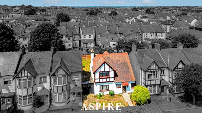 3 Bedroom Detached House For Sale In Electric Avenue, Westcliff-On-Sea, SS0