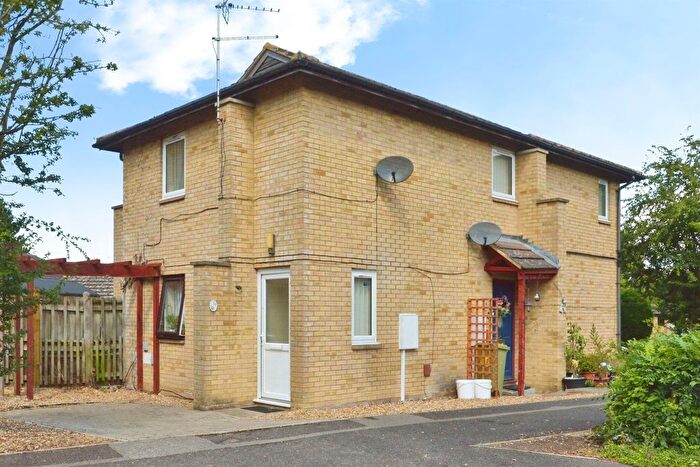 2 Bedroom Maisonette For Sale In Hambleton Grove, Emerson Valley, Milton Keynes, MK4
