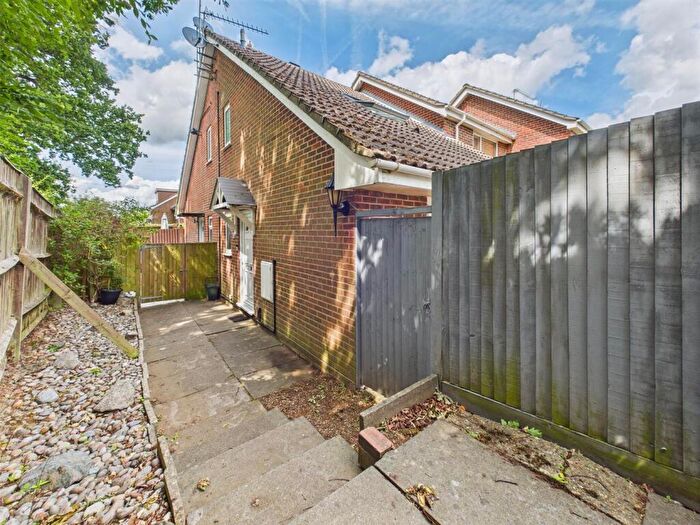 1 Bedroom House For Sale In Lamorna Crescent, Tilehurst, Reading, RG31