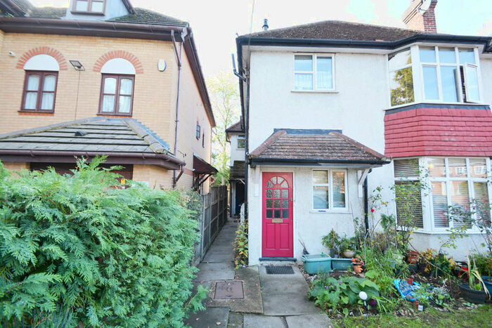 1 Bedroom Ground Maisonette To Rent In Pinner Hill Road, Pinner, HA5