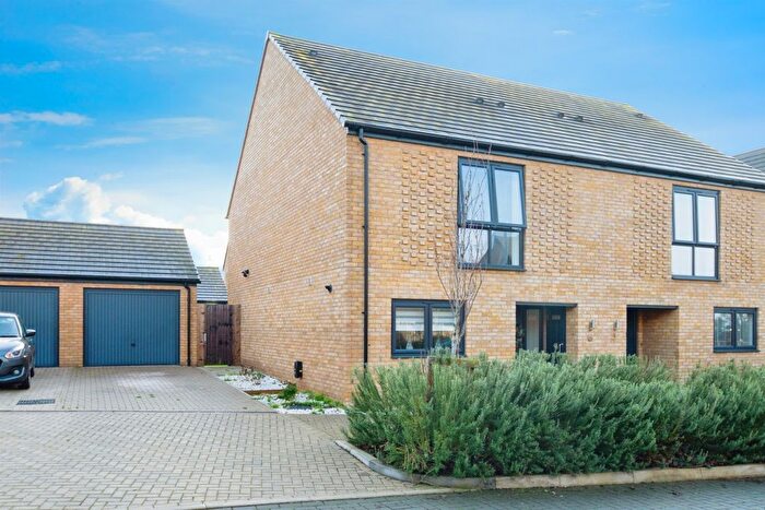 3 Bedroom Semi Detached House For Sale In Rusling Way, Stevenage, SG1