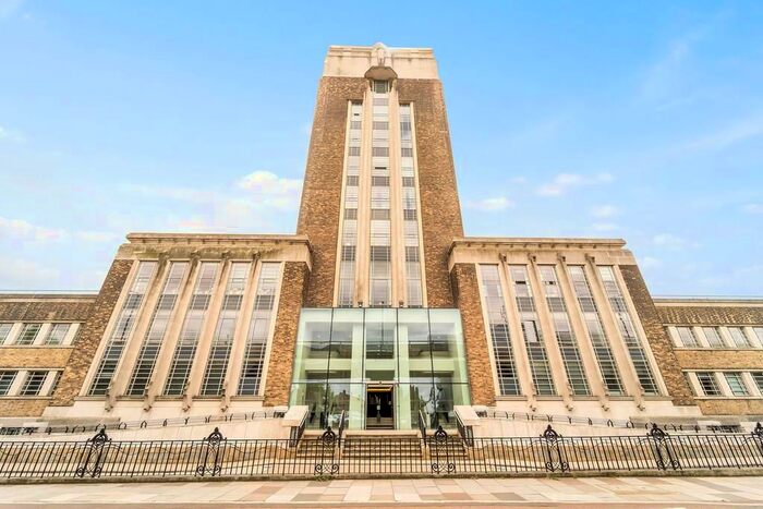 Studio To Rent In Great West Road, Brentford, TW8