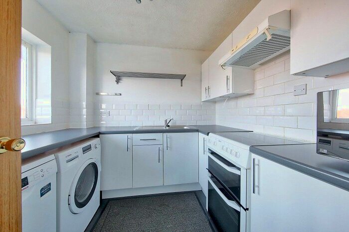 2 Bedroom Detached House To Rent In Limetree Walk, London, SW17
