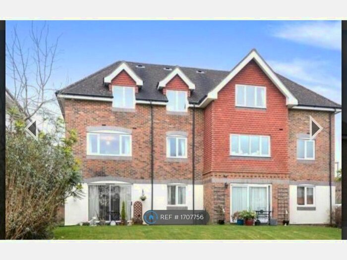 1 Bedroom Flat To Rent In Ladbroke Court, Redhill, RH1